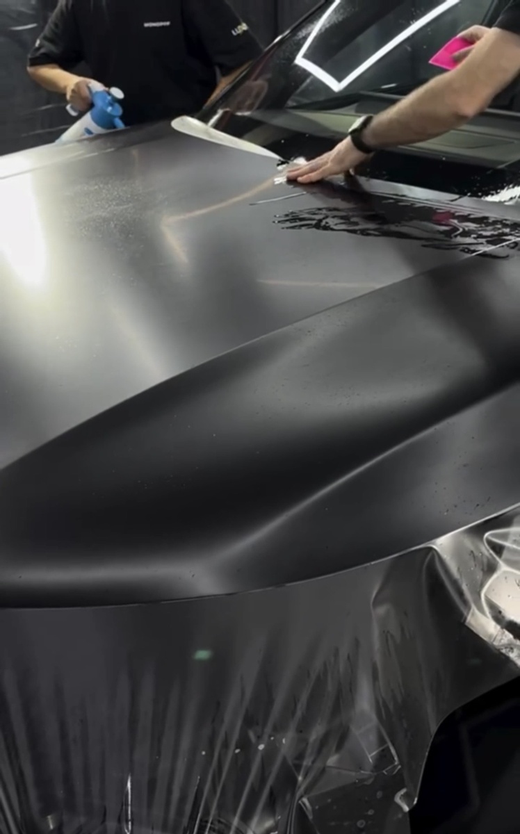 Оклейка капота. Пленка Spectroll Premium 