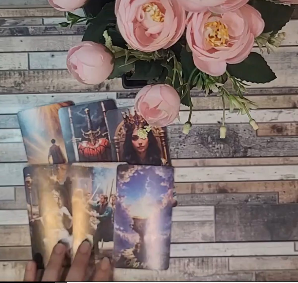 Как он к вам относится?