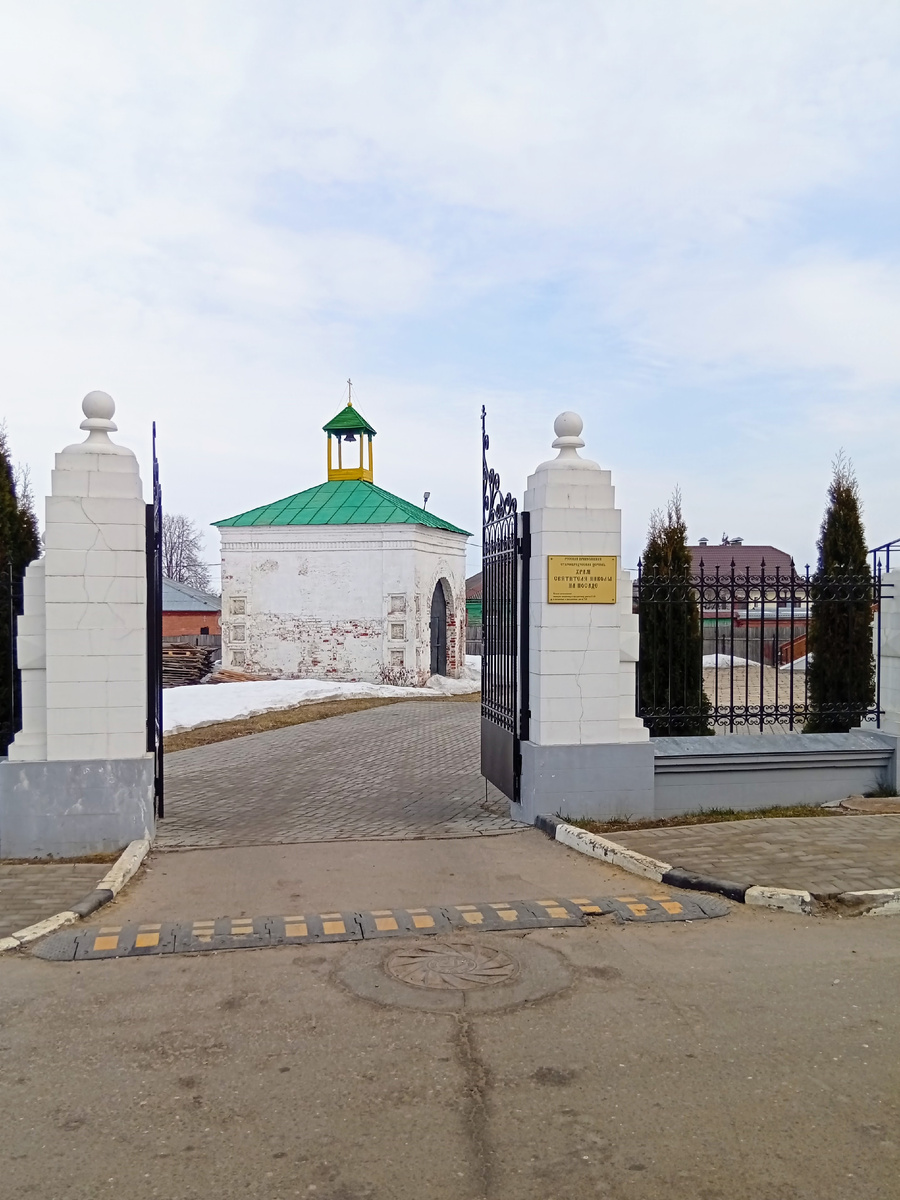 Улица Посадская, 18. Церковь Николы на Посаде. Фото из личного архива автора.