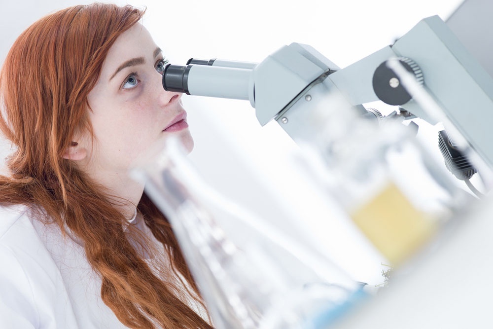    ОГЭ по химии - один из самых сложных экзаменов в 9 классе. Его выбирают будущие медики, фармацевты, химики и технологи для сдачи ЕГЭ по химии. / iStock