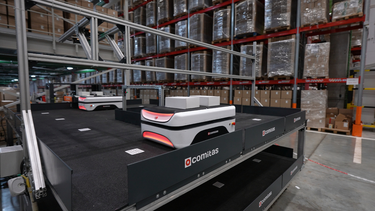 Роботы-сортировщики COMITAS способны работать как на столе, так и на полу.