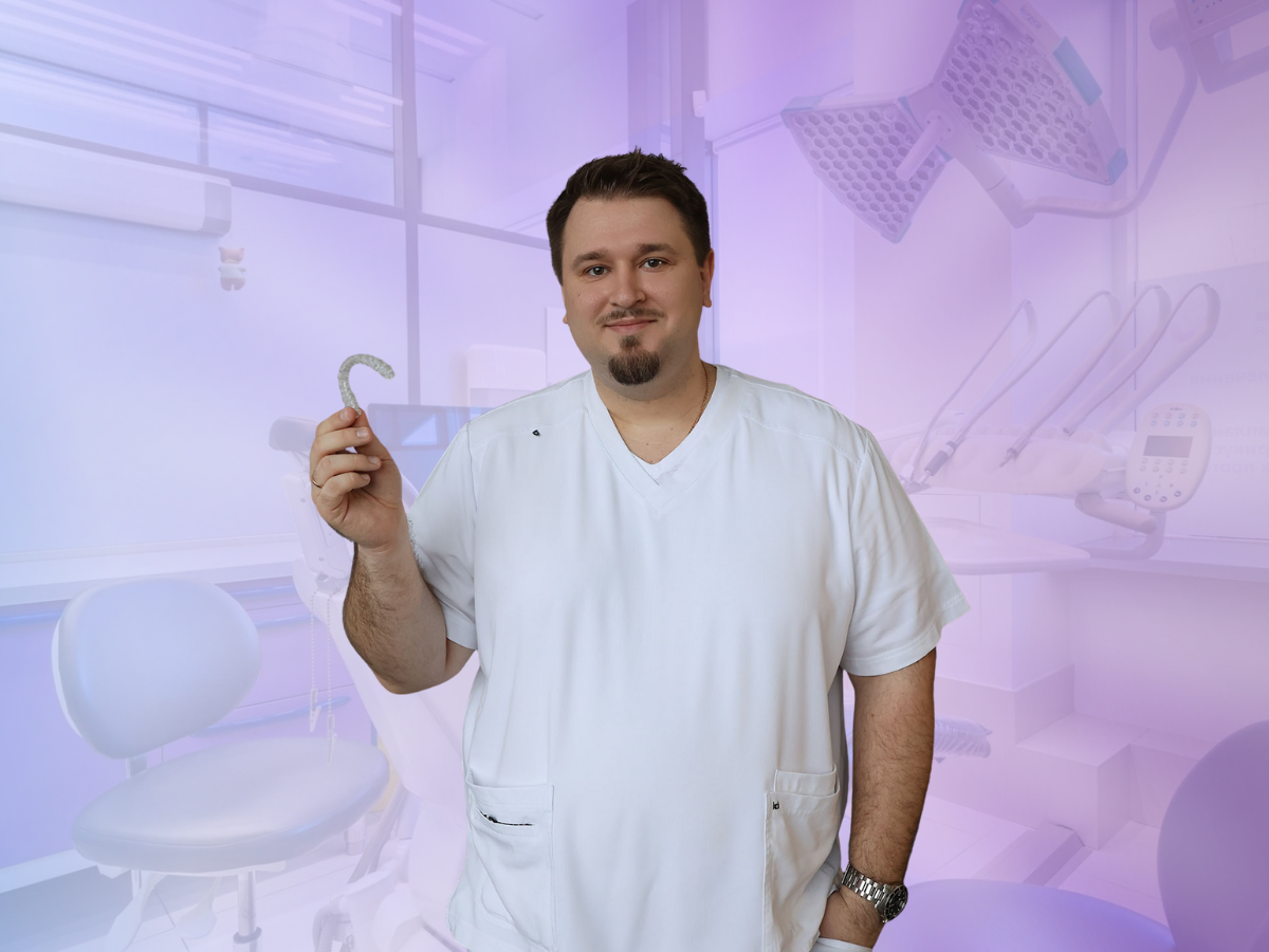 Врач стоматолог-ортопед Мигунов Павел Павлович. Выпускник Омской государственной медицинской академии, диплом с отличием (2014 г). В 2015 г. прошел постдипломное образование по специальности «стоматология ортопедическая» на кафедре клинической стоматологии и имплантологии при Институте повышения квалификации Федерального медико-биологического агентства. Постоянно повышает свой профессиональный уровень, участвуя в образовательных программах России и Европы. Является консультантом по использованию внутриротовых сканеров международной компании Medit. Проводит регулярные обучающие курсы для коллег. Владеет всем спектром современного ортопедического лечения.