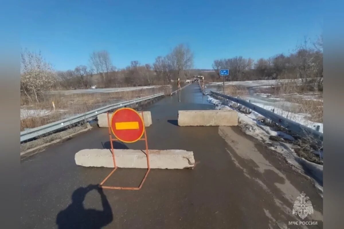    Весеннее половодье затопило мост на границе Татарстана и Башкирии