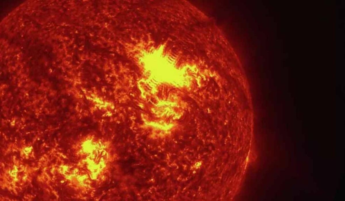     Вспышка на солнце. Источник: ria.ru Автор фото: Лаборатория солнечной астрономии (XRAS)