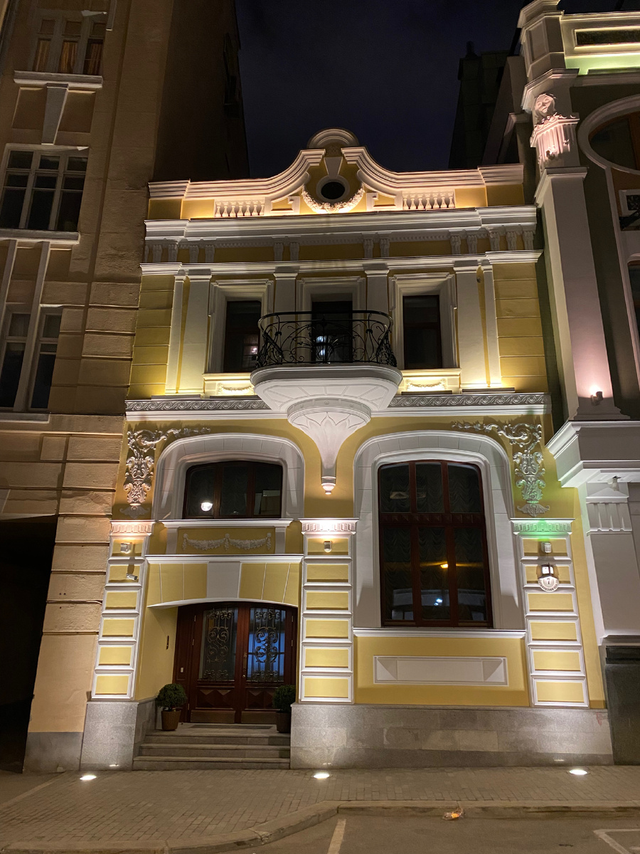 Москва. Ночь.