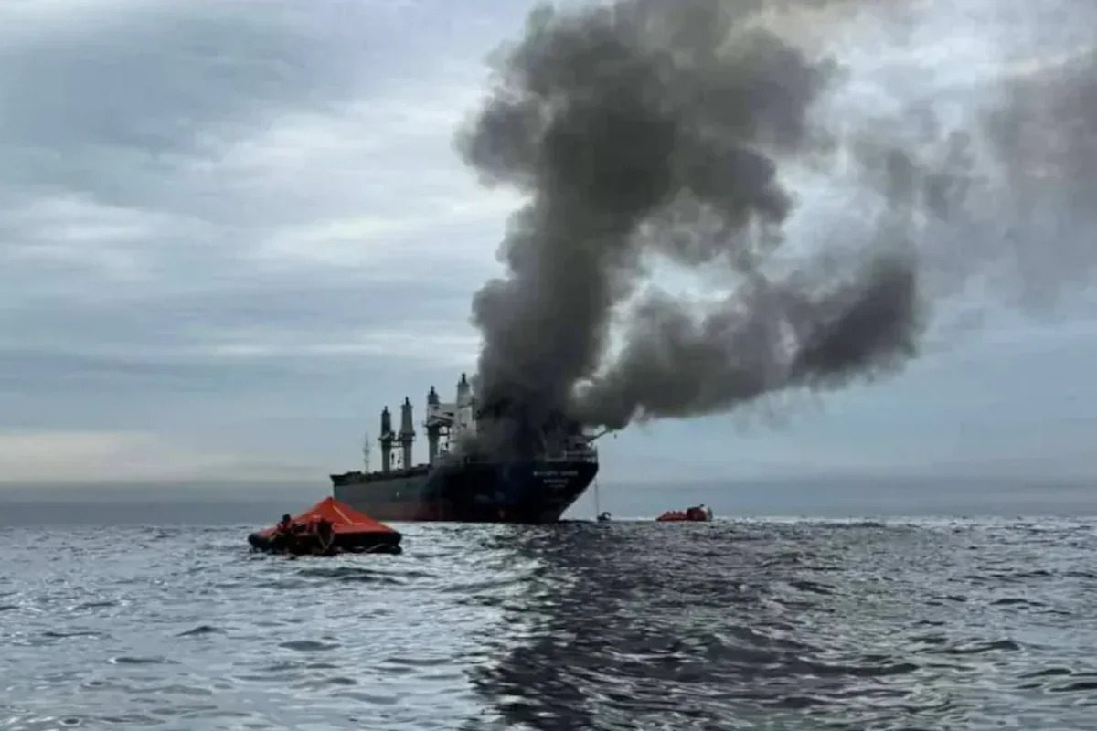 Ормузский пролив остается тиром для танкеров.