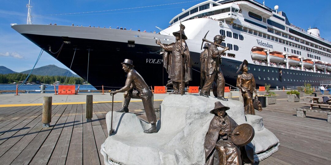 Городок в США с населением 8000 чел. приготовился принять 1,6 млн туристов