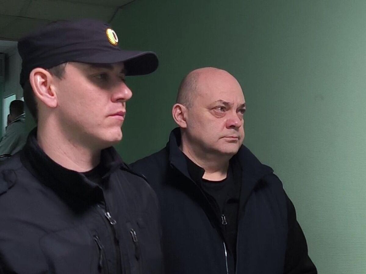    Бывший губернатор Курской области Алексей Смирнов перед началом заседания в Ленинском районном суде Курска | © РИА Новости / Алена Солодова