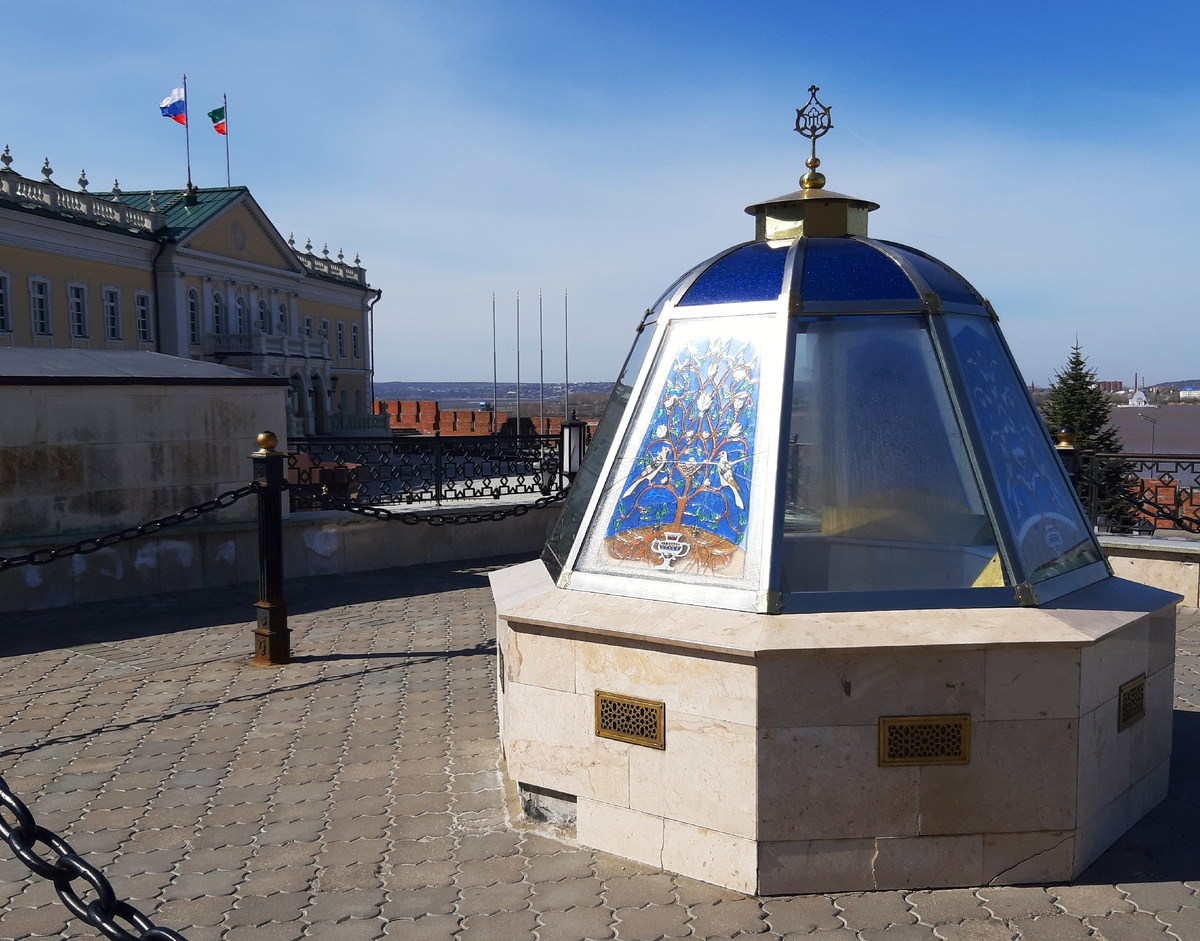 Усыпальница татарских ханов Казанского ханства на территории Казанского Кремля.