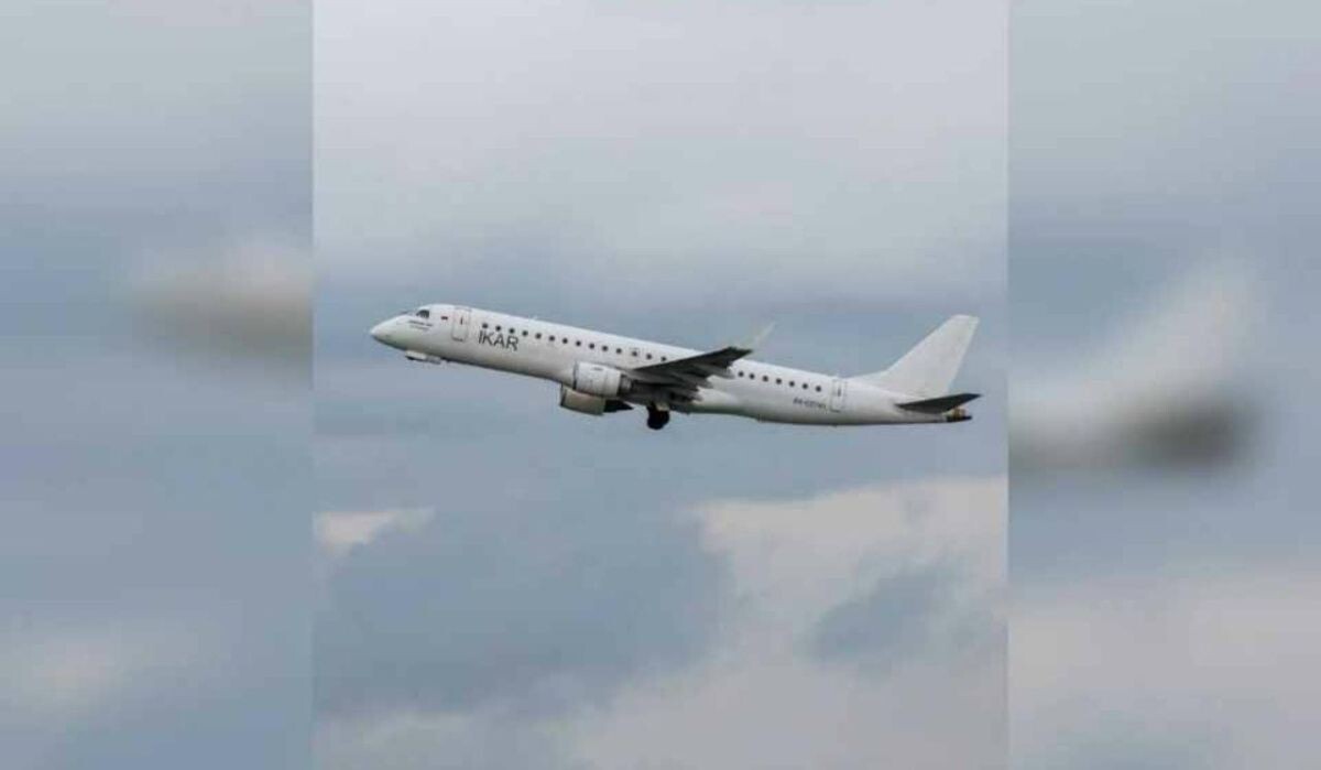     Самолет в небе. Источник: nnov.kp.ru Автор фото: Пресс-служба администрации Нижнего Новгорода