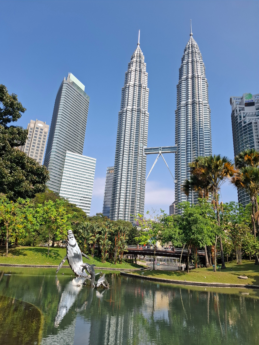 Неюоскрёб "Петронас Твин Тауэрс.". Куала-Лумпур. Малайзия