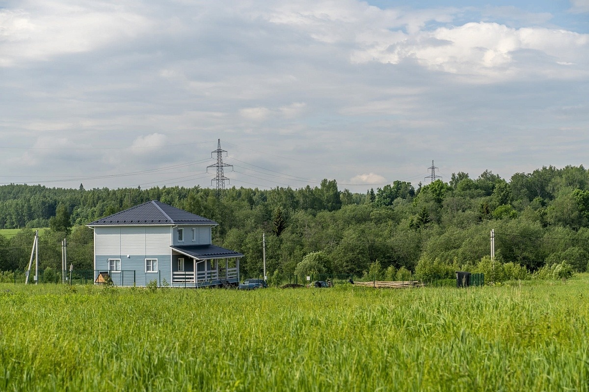 Дом в Леоново-2 на фоне леса — то самое утро, когда вместо парковки за окном деревья
