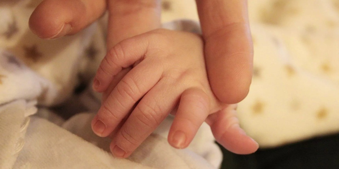 Малыш лежал на операционном столе. Как врачам удалось его спасти от смерти?