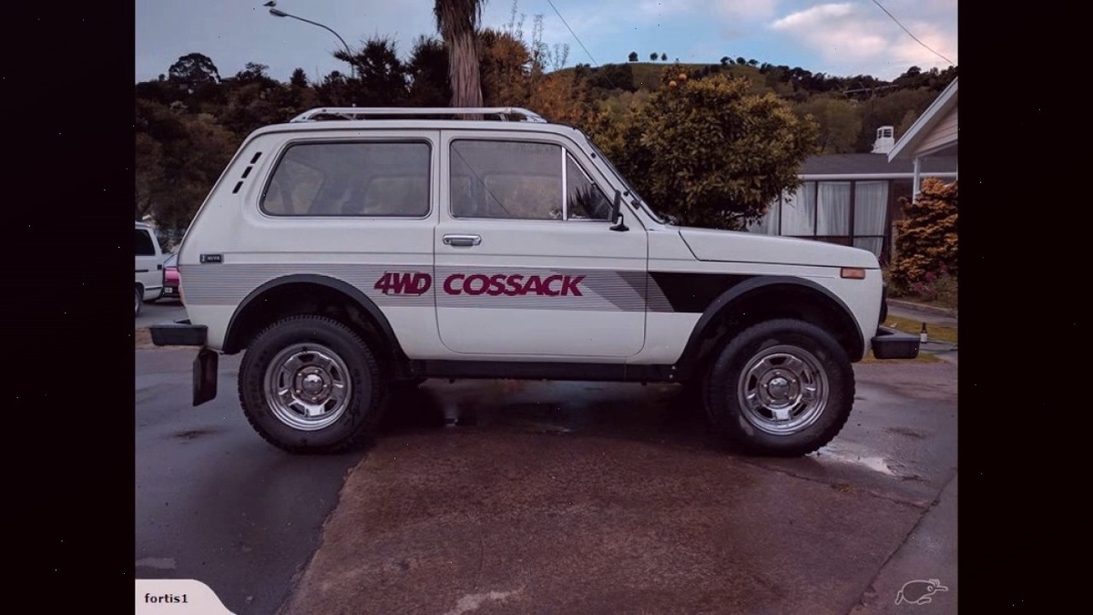 В Новую Зеландию Lada Niva завозили через Великобританию. Модель называлась Lada Cossack или Lada Taiga — это были праворульные версии, адаптированные для рынков с левосторонним движением .