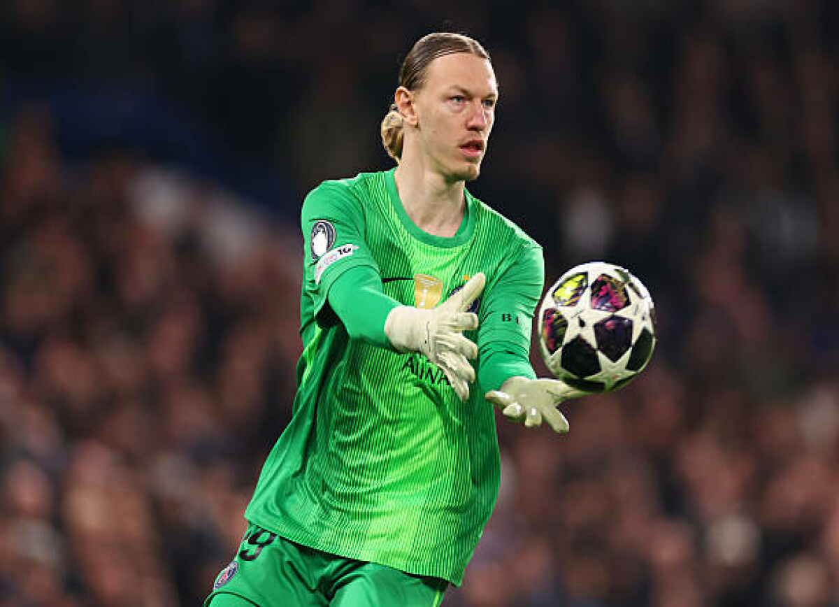     Фаны «ПСЖ» о быстром возвращении Сафонова в Париж: показывает себя настоящим профессионалом