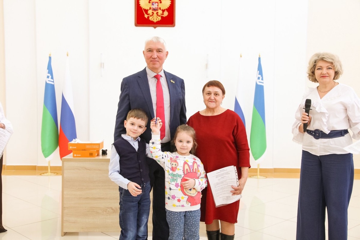    Няганцы из шести аварийных домов получили ключи от новых квартир в новостройках