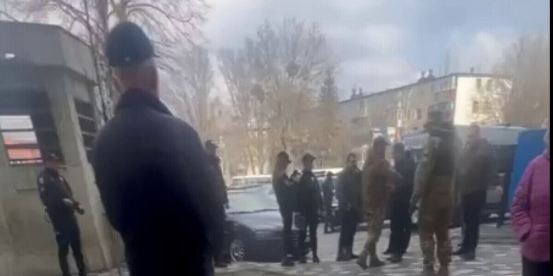 Львов охватила паника: военкому перерезали горло средь бела дня