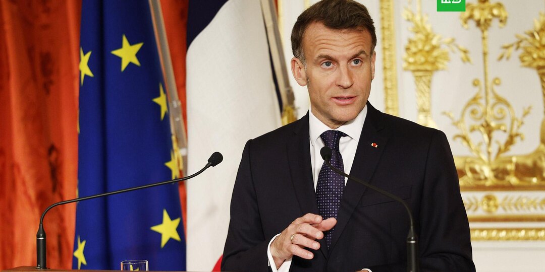 Макрон посоветовал Трампу поменьше болтать в ответ на критику НАТО