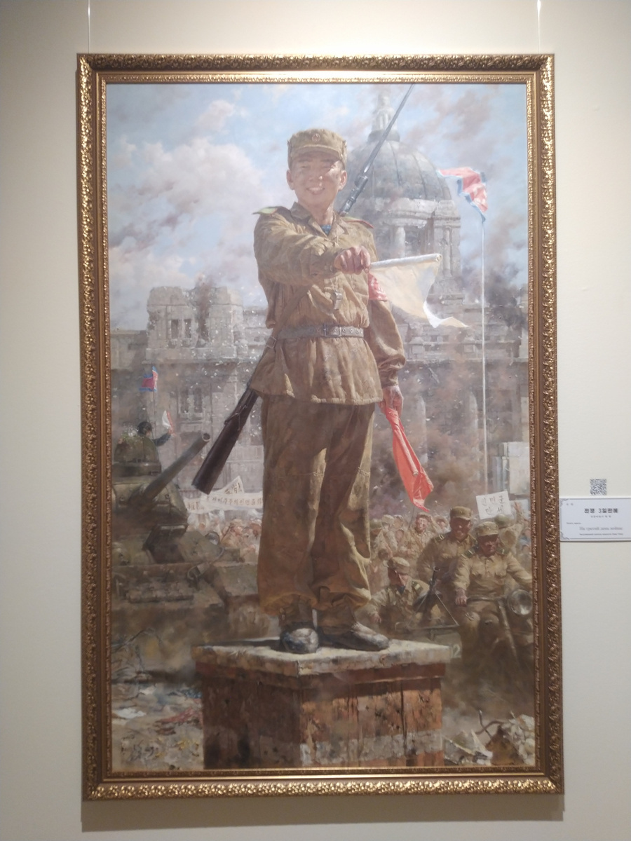 Картины в рамах - фото из интернета с выставки в Москве. Атрибуция картин неизвестна.