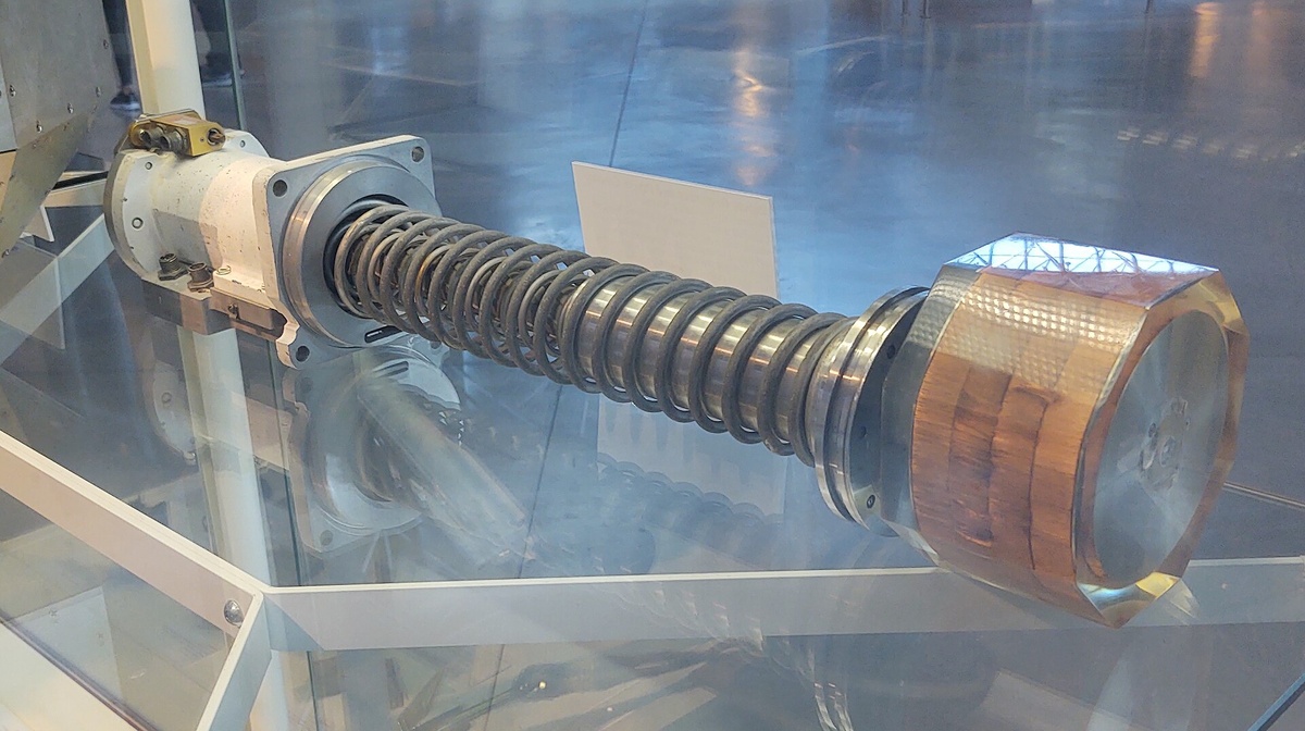 Диспенсер и контейнер для иголок проекта «Вестфорд».  Национальный музей воздухоплавания и астронавтики США