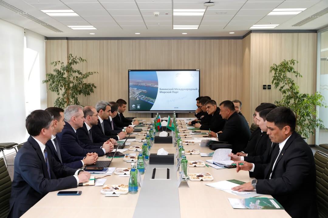 Встреча Нокергулы Атагулыева с Ровшаном Рустамовым, 1 апреля, 2026 г., Азербайджан (Фото: «Азербайджанские железные дороги»)
