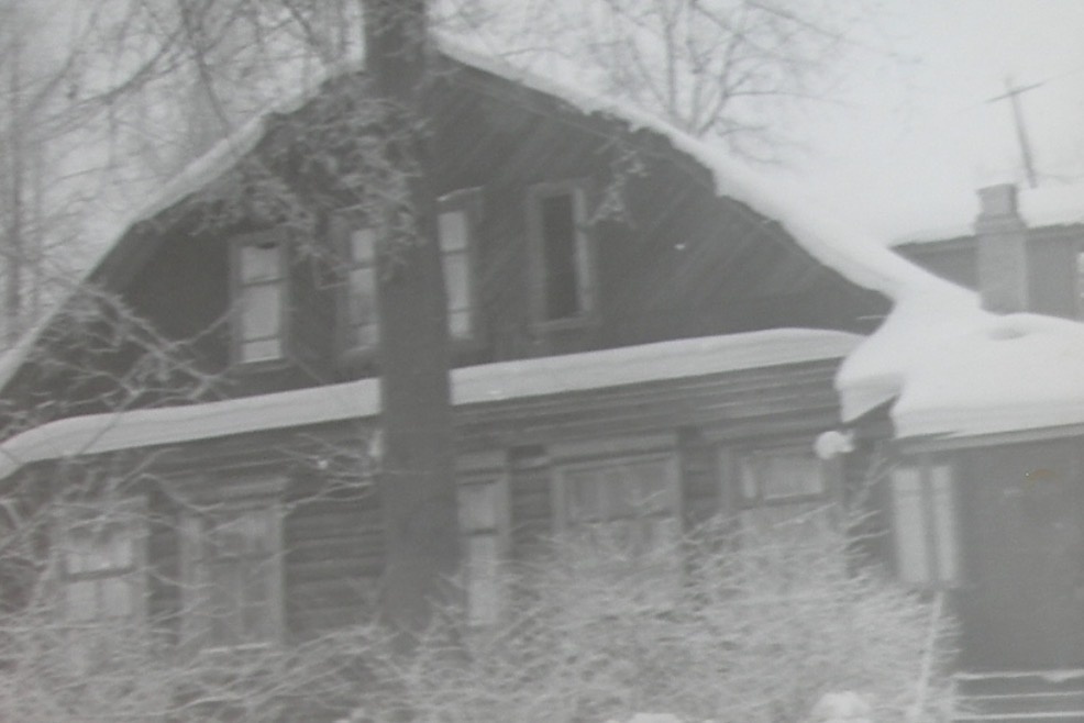 Дом Корнеевых-Колчеевых на Главном проспекте (сейчас — Главная аллея). Фотография 1960—1974 гг. из семейного архива Корнеевых, Колчеевых, Тандит. 