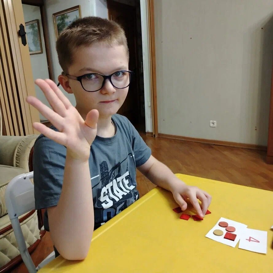 Степан - мальчик с ментальными особенностями. Фото: Евгений Гайдук. 