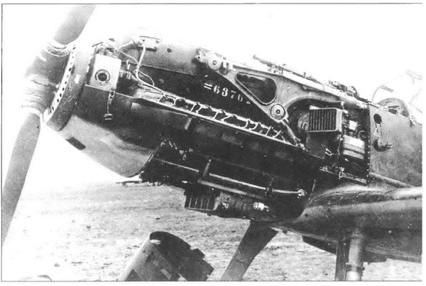 Раскапоченный мотор трофейного Вf 109Е. Хорошо видны агрегаты винтомоторной группы