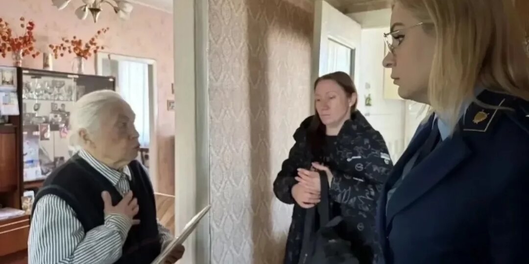 90‑летняя блокадница из Ярославля осталась с протечкой на потолке