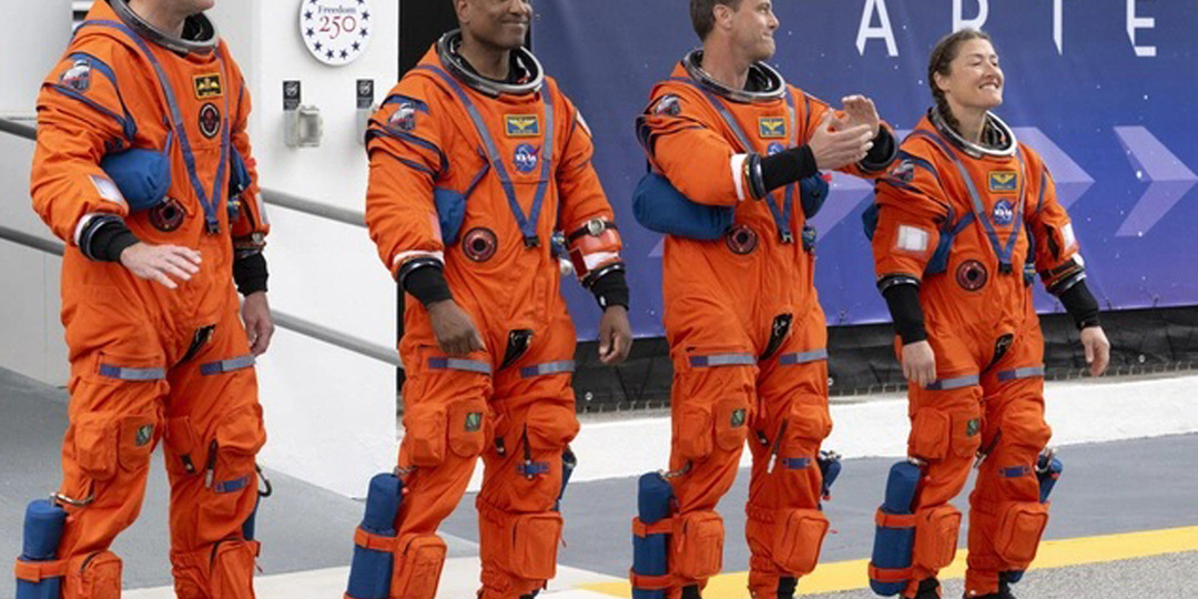 США впервые за 50 лет отправил астронавтов к Луне и сразу столкнулись с проблемами