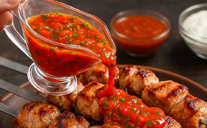 Грузинский соус, который меняет вкус мяса: секреты домашней тбилисской заправки