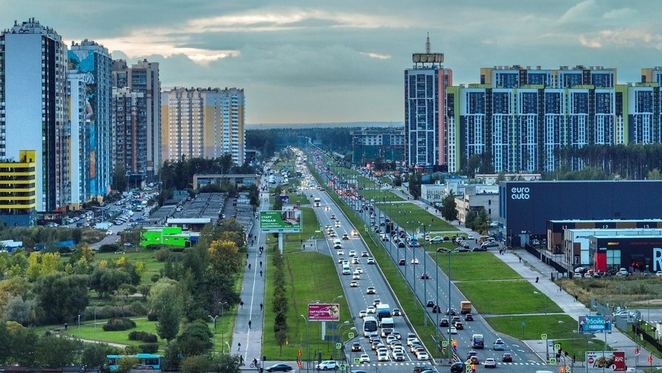    На Парашютной улице в Петербурге ограничат движение до 19 мая Автор фото: Тихонов Михаил / "ДП"