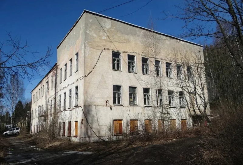    Историческое здание школы в Питкяранте продают за 7 млн рублейАвито