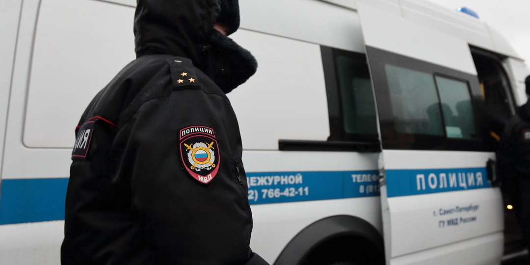 Полиция в Петербурге задержала администратора SIM-боксов для мошенников