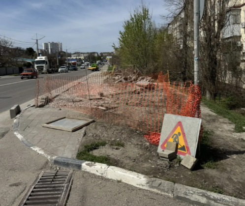 Ничего не меняется: яма «имени АТЭКа» продолжает «радовать» новороссийцев