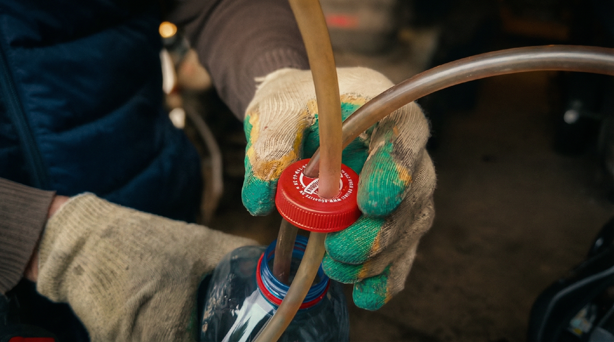 Иготовление устройства для сливания топлива