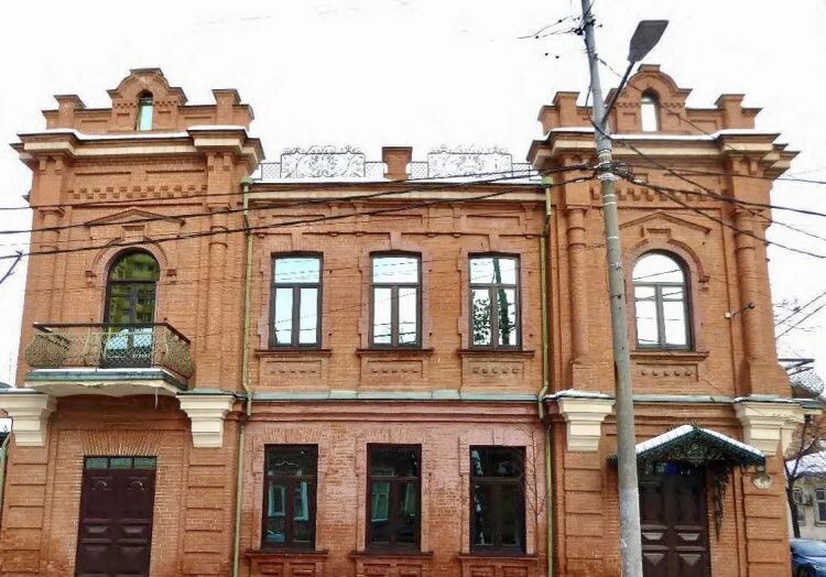 В Краснодаре реставрируют старинный дом XIX века: теперь он часть культурного наследия