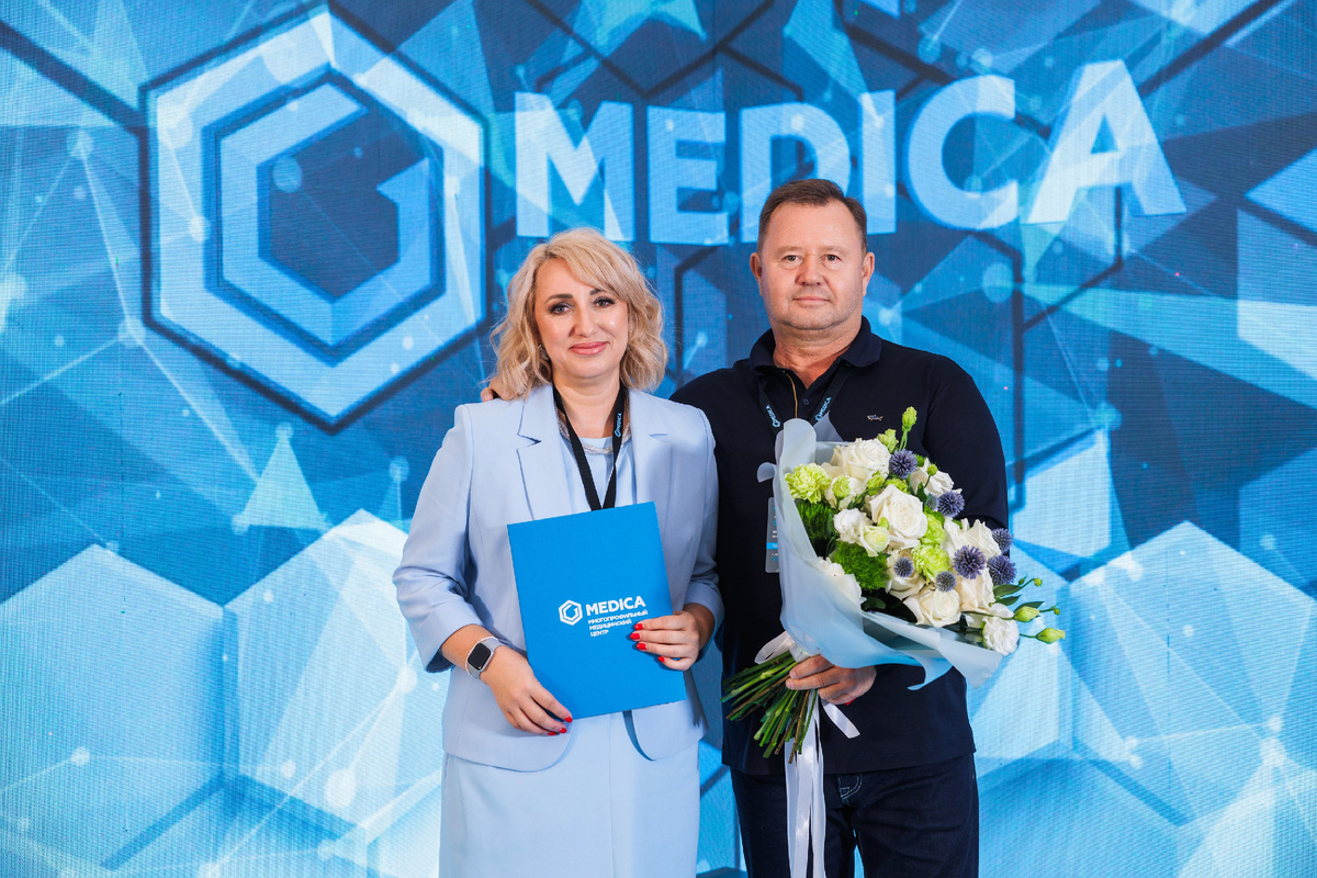 На фото: слева главный врач медицинского центра MEDICA Елистратова Елена Александровна, справа генеральный директор сети клиник MEDICA, кандидат медицинских наук Малин Михаил Василеьвич 