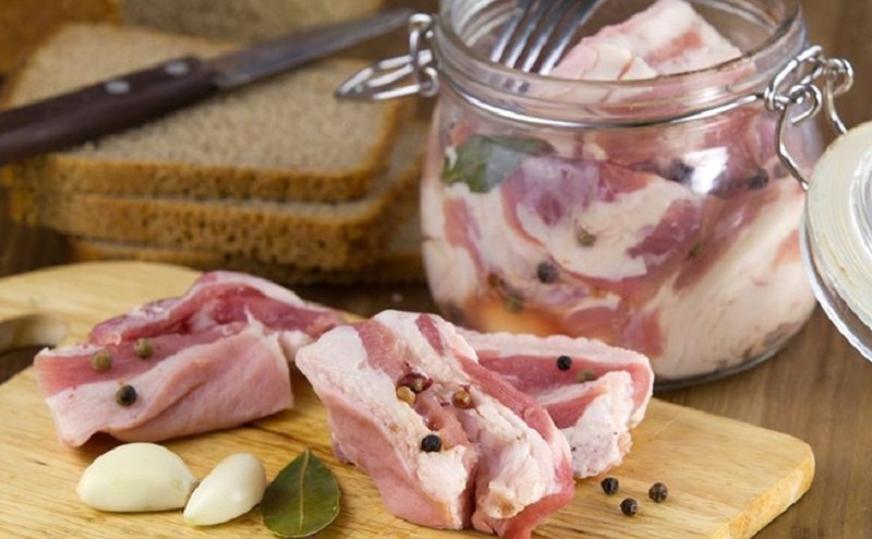 Идеальное сало горячего посола: как получить вкус “шашлыка” на кухне за считаные минуты
