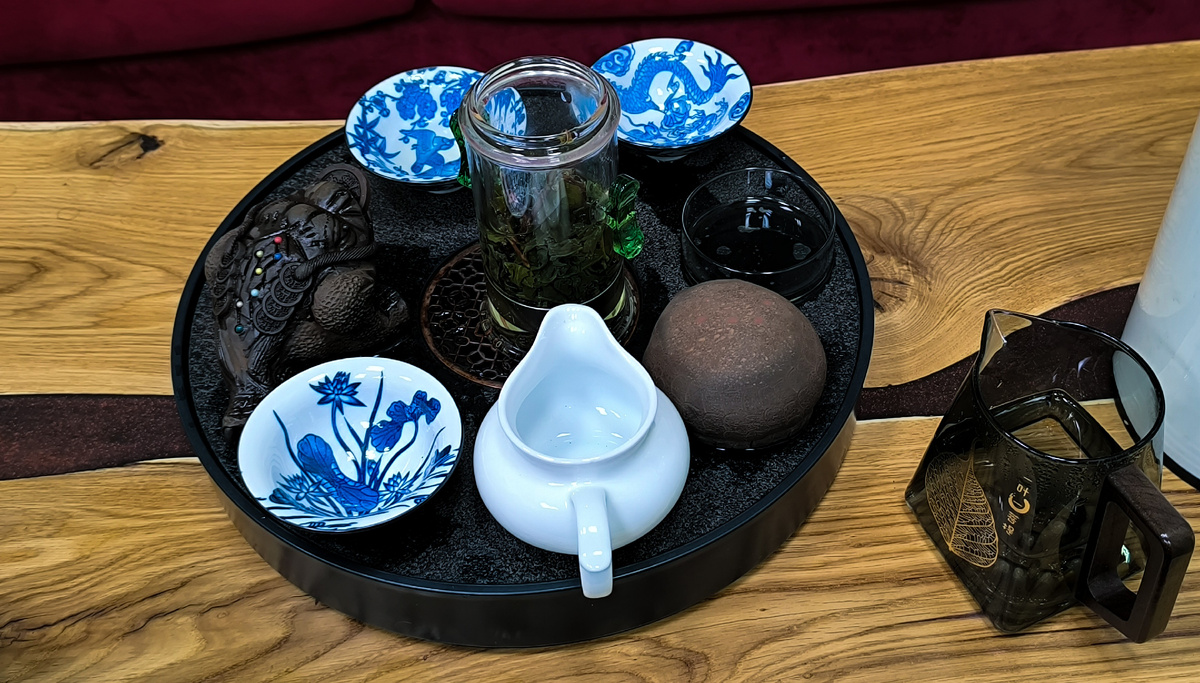 Те Гуань Инь с черенком очень эффекто раскрывается проливом, мне напоминает тайский манго.