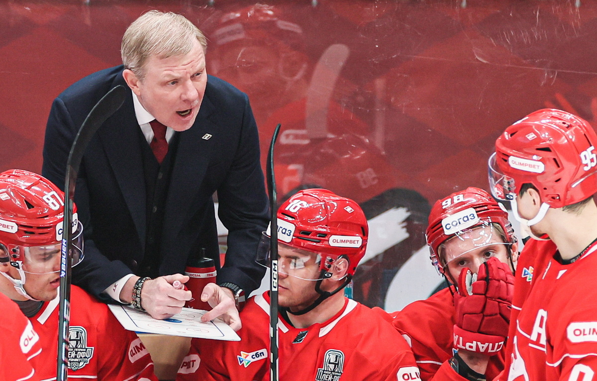    Главный тренер "Спартака" Алексей Жамнов  Сергей Савостьянов/ТАСС