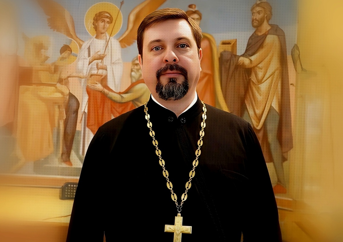 Дионисий Свечников — протоиерей, секретарь Бакинского епархиального управления, настоятель кафедрального собора святых Жен-Мироносиц в Баку, председатель информационного, молодежного и паломнического отделов Бакинской епархии.