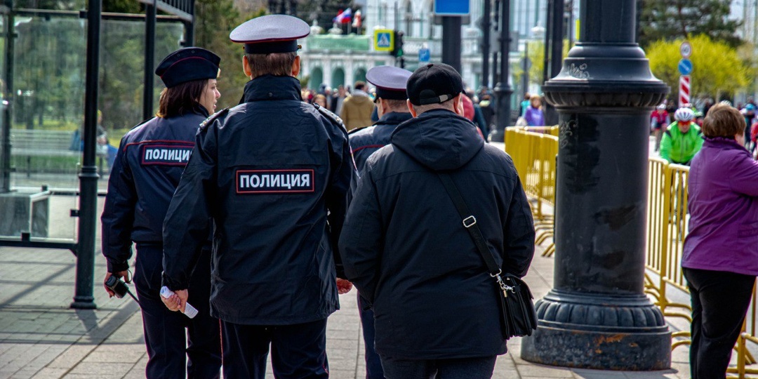 В полиции опровергли слухи о том, что их сотрудники проверяют телефоны людей на наличие VPN и определенных мессенджеров