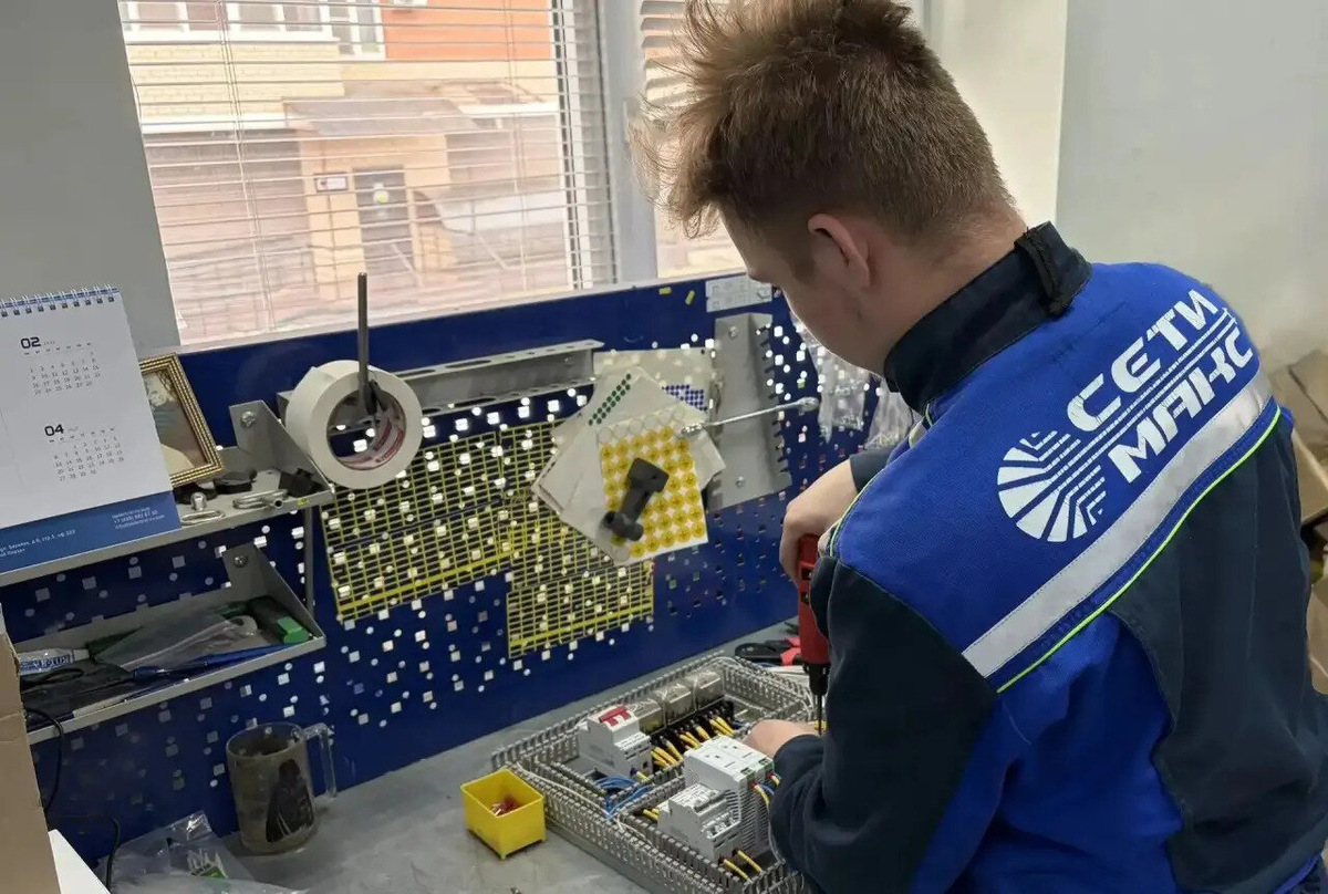 В рамках проекта на предприятие началось обучение сотрудников компании «Сети-Макс». Во время тренинга сотрудники узнают, какую пользу приносит ежедневное применение инструментов бережливого производства, научатся применять метод картирование, организацию рабочих мест по системе «5С» и внедрять почасовой производственный анализ. Источник: официальный сайт Министерства экономики Краснодарского края.