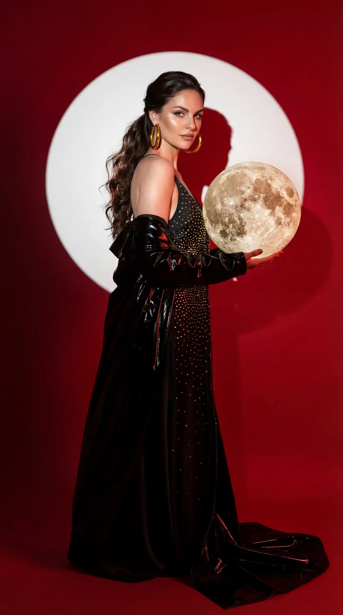 Обожаю нейросети (НЕТ) –  ни разу фотографии не были похожи на МЕНЯ настоящую, всё время какая-то искусственность и каждый раз я похожа на других людей