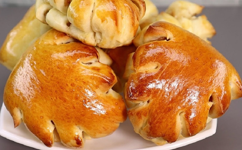 Пышные булочки с яблоками: идеальное тесто и мягкость надолго