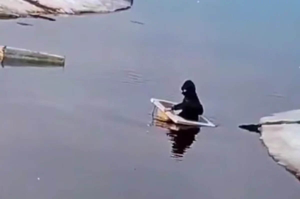    В Урае школьник поплыл по реке в ванне