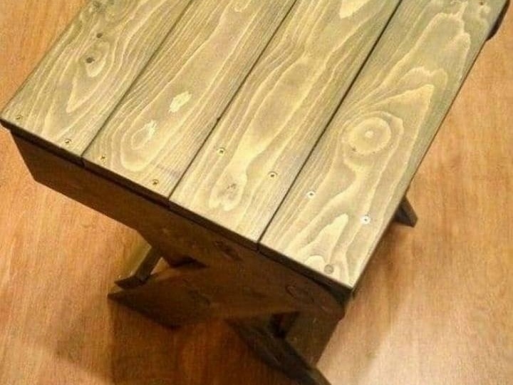 Складной табурет для дачи