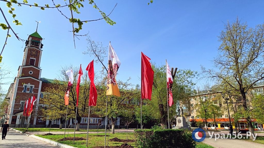    В Оренбурге почти за 1 млн рублей оформят улицы Северного округа флагами к 9 мая