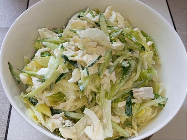 Салат Айсберг с куриной грудкой.
